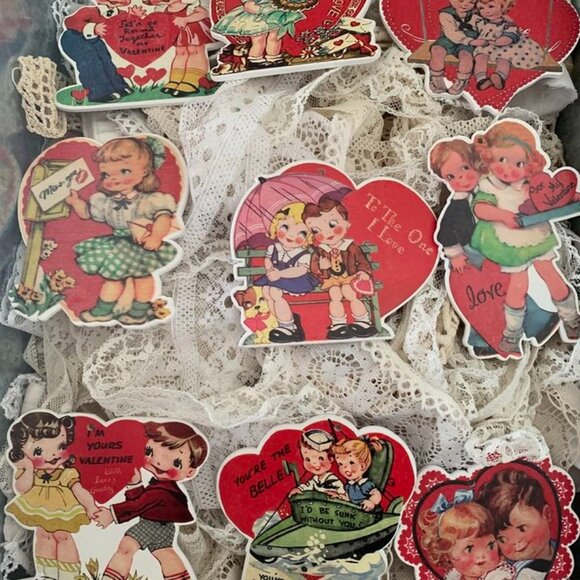 VALENTINE WOOD ORNAMENTS 18*VERY WELL MADE*IMAGES CRISP AND CLEAR*2 SIDED - Picture 2 of 8